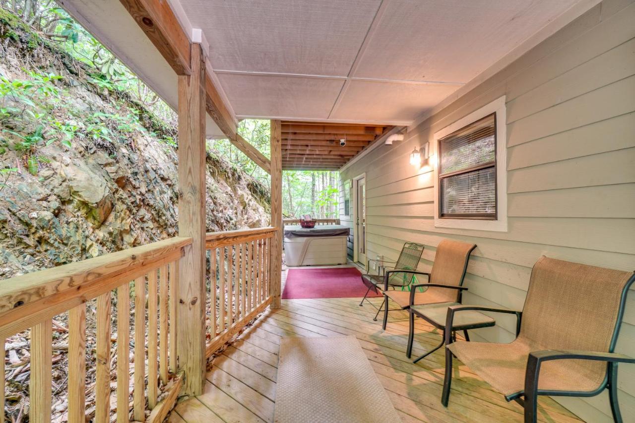 Gatlinburg Vacation Rental Balcony With Hot Tub! Exterior photo