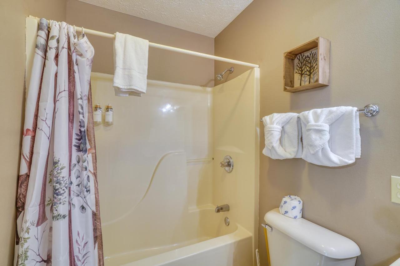 Gatlinburg Vacation Rental Balcony With Hot Tub! Exterior photo