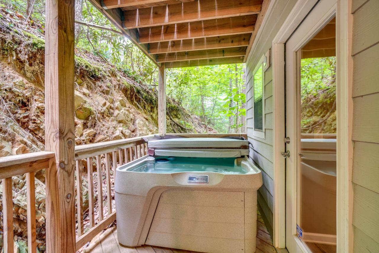 Gatlinburg Vacation Rental Balcony With Hot Tub! Exterior photo