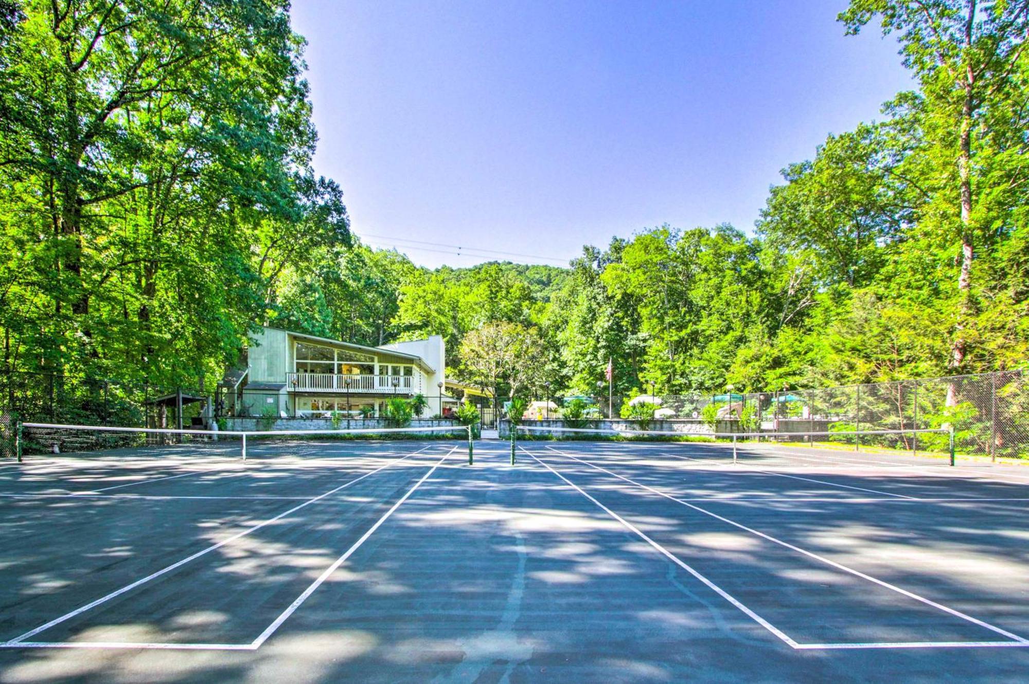 Gatlinburg Vacation Rental Balcony With Hot Tub! Exterior photo