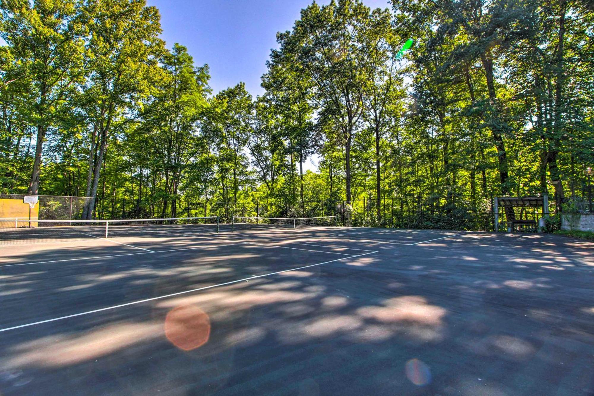 Gatlinburg Vacation Rental Balcony With Hot Tub! Exterior photo