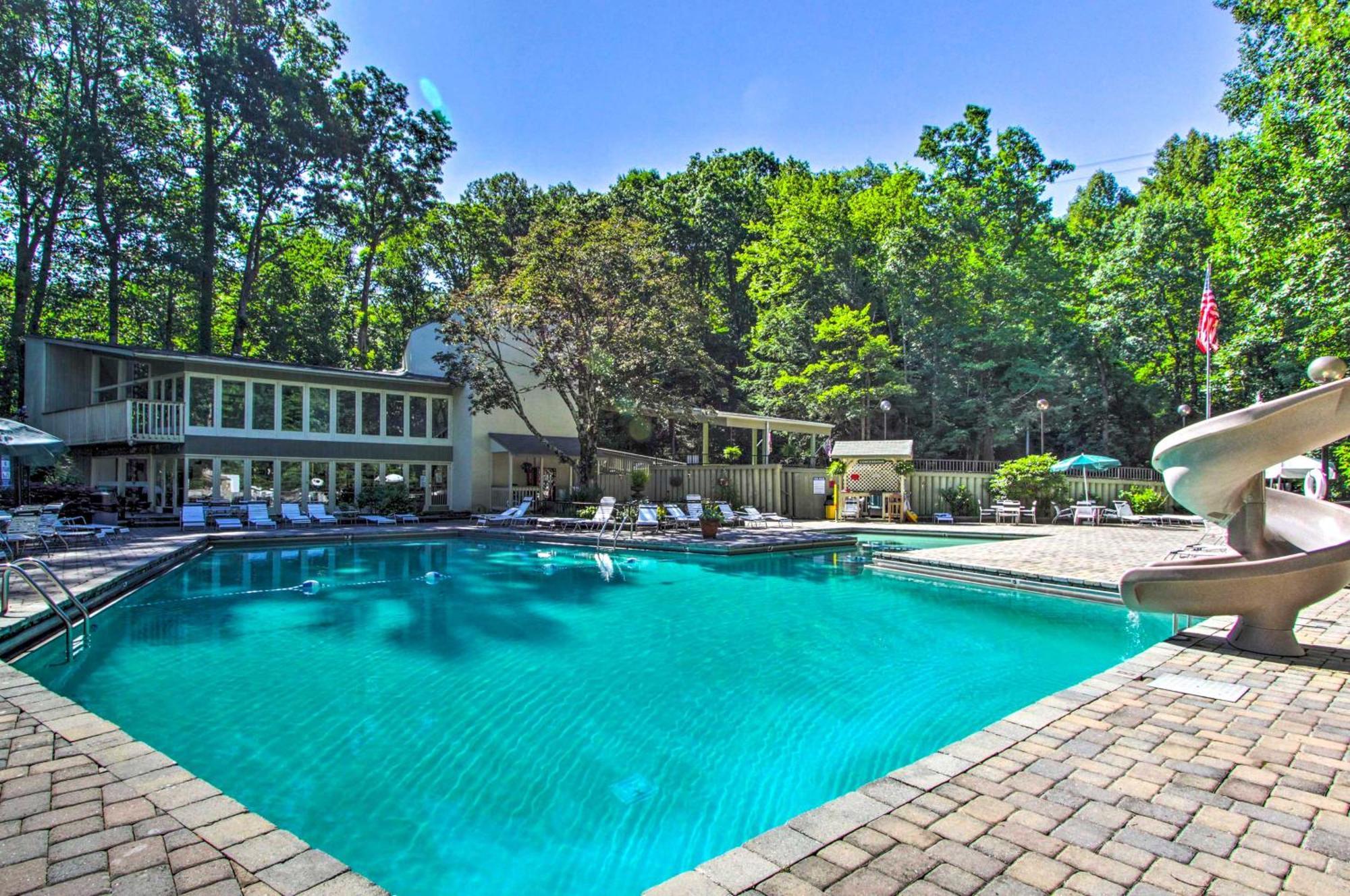 Gatlinburg Vacation Rental Balcony With Hot Tub! Exterior photo